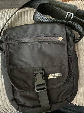 MEC Black Mountain Equipment Co-op Small Messenger Crossbody Bag